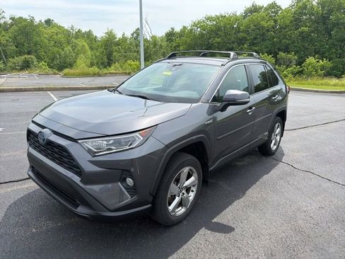 Used 2021 Toyota RAV4 XLE Premium AWD/4WD image 3