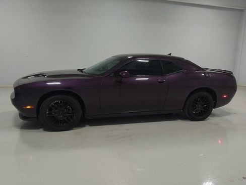 Used 2021 Dodge Challenger SXT RWD image 2