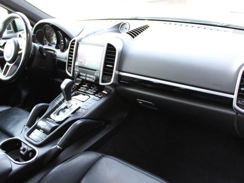 Used 2017 Porsche Cayenne S image 25
