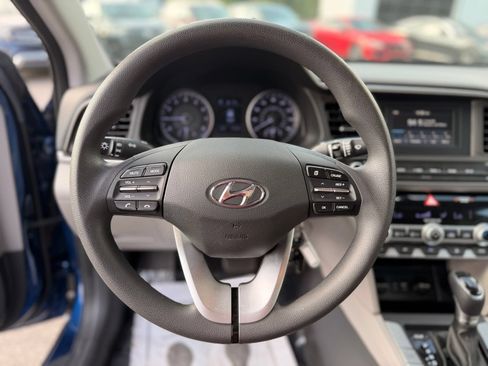 Used 2020 Hyundai Elantra SE FWD image 16
