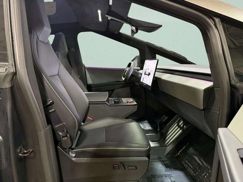 Used 2024 Tesla Cybertruck AWD Crew Cab image 24