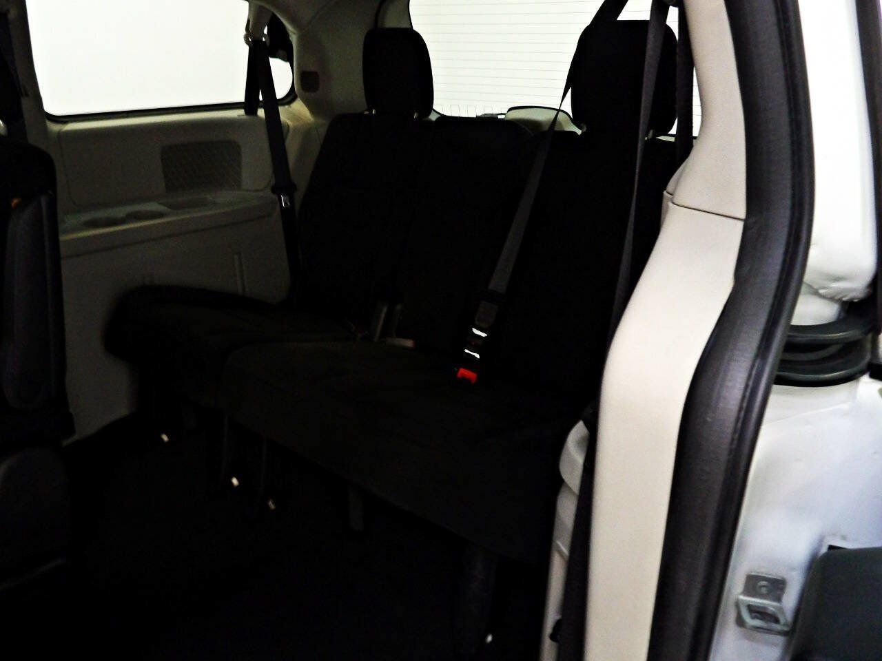 Used 2016 Dodge Grand Caravan SE w/ Quick Order Package 29E SE FWD image 10