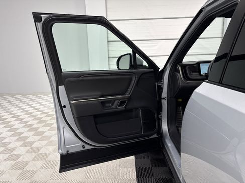 Used 2023 Rivian R1S Launch Edition image 16