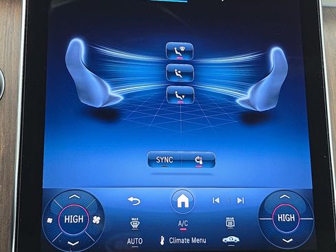 Used 2025 Mercedes-Benz GLC 300 image 23