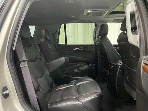 Used 2016 Cadillac Escalade Premium image 33