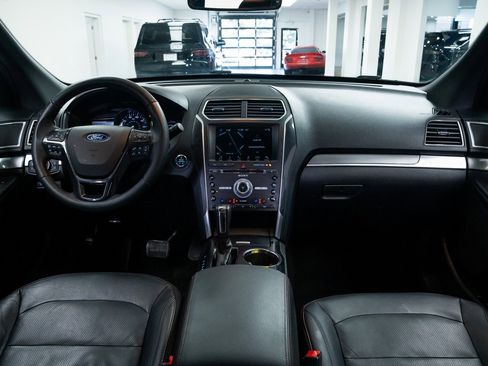 Used 2017 Ford Explorer Sport w/ Equipment Group 401A image 9