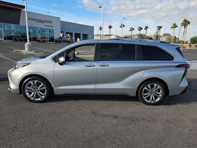 Used 2023 Toyota Sienna Platinum FWD image 9