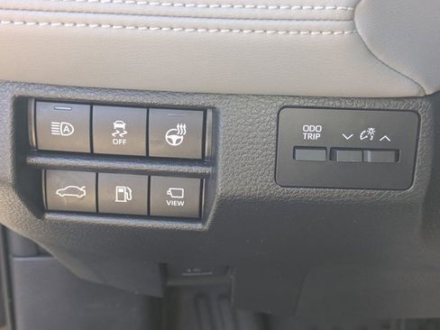 Used 2020 Toyota Avalon Limited w/ Advanced Safety Package FWD image 13