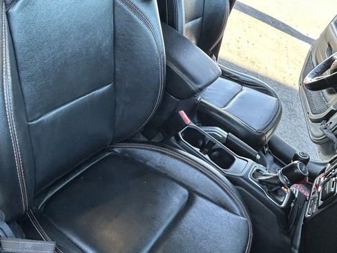 Used 2022 Jeep Gladiator Mojave w/ Cold Weather Group image 18