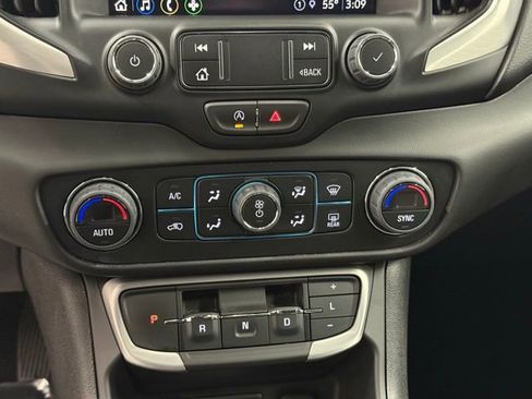 Used 2023 GMC Terrain SLT image 33