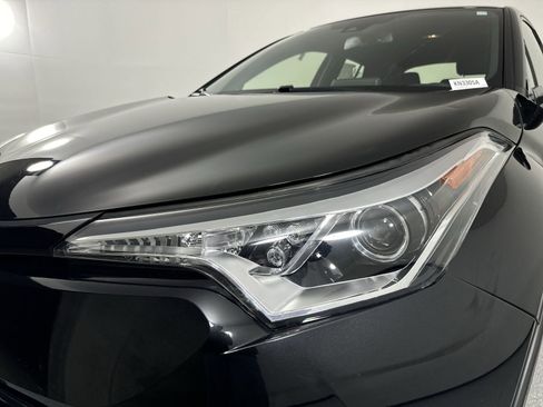 Used 2019 Toyota C-HR XLE image 27