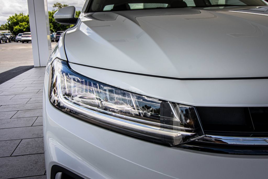 Certified 2026 Volkswagen Jetta SE FWD image 5