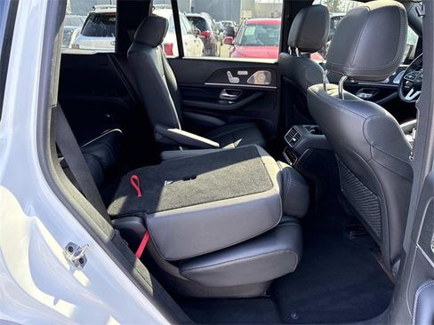 Used 2023 Mercedes-Benz GLS 450 4MATIC image 11