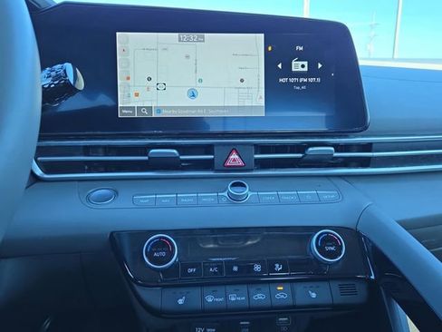 Used 2023 Hyundai Elantra SEL w/ Convenience Package image 22