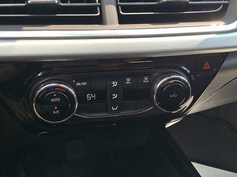 Certified 2024 Chevrolet Trax LT FWD image 17