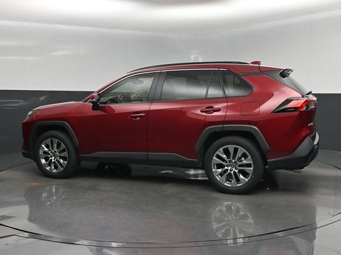 Used 2022 Toyota RAV4 XLE Premium FWD image 10