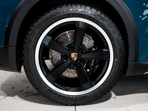 Used 2024 Porsche 911 Dakar image 56