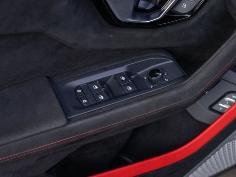 Used 2024 Lamborghini Urus Performante AWD/4WD image 28