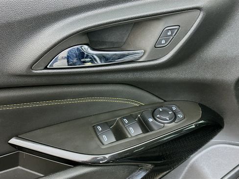 Used 2024 Chevrolet Trax LT w/ Sunroof Package FWD image 15