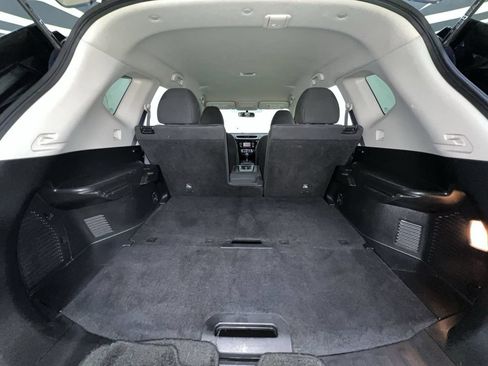 Used 2016 Nissan Rogue SV AWD/4WD image 27