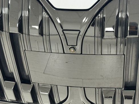 Used 2023 BMW 760i xDrive w/ Executive Package image 37