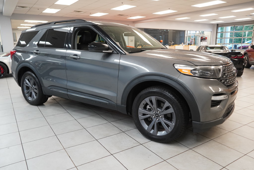 Used 2022 Ford Explorer XLT w/ Equipment Group 202A AWD/4WD image 14