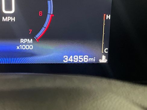 Used 2025 Chevrolet Trax LT FWD image 17