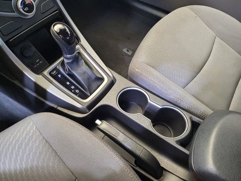 Used 2014 Hyundai Elantra SE FWD image 26