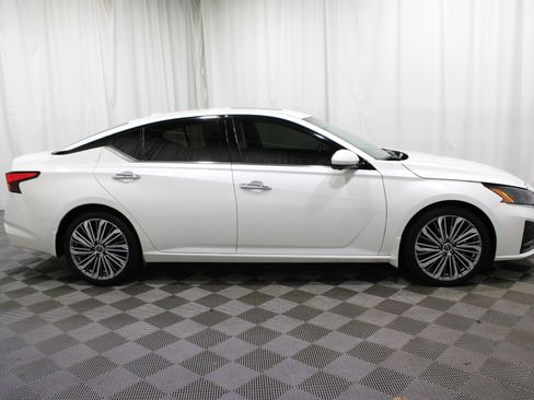 Used 2025 Nissan Altima 2.5 SL image 32