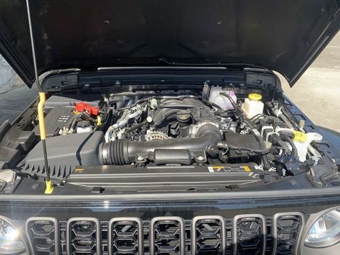 Used 2024 Jeep Gladiator Sport AWD/4WD image 11