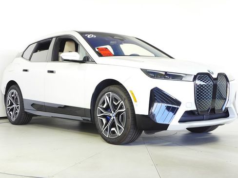 Used 2023 BMW iX xDrive50 w/ Sport Package image 4