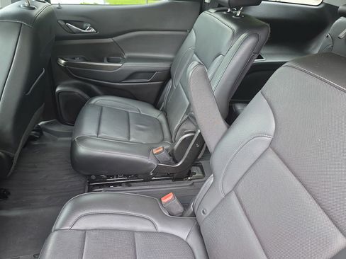 Used 2023 GMC Acadia SLT w/ Preferred Package FWD image 15