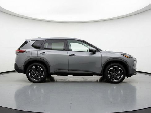Used 2025 Nissan Rogue SV image 11