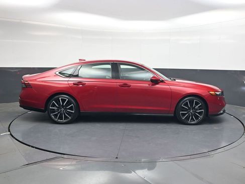 Used 2023 Honda Accord Touring image 3