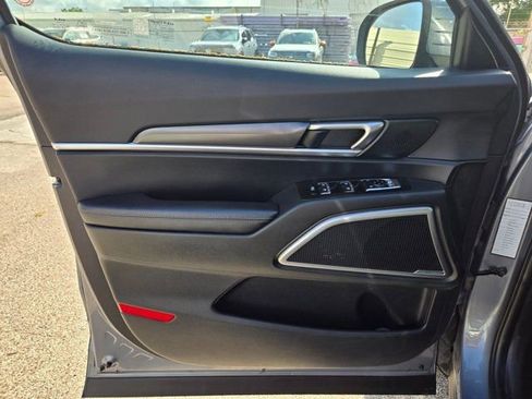 Used 2025 Kia Telluride S image 13
