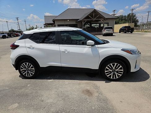 Used 2022 Nissan Kicks SV FWD image 9