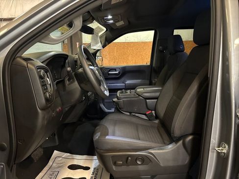 Used 2023 Chevrolet Silverado 1500 Custom image 9