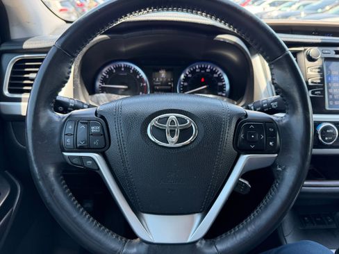 Used 2015 Toyota Highlander XLE AWD/4WD image 9