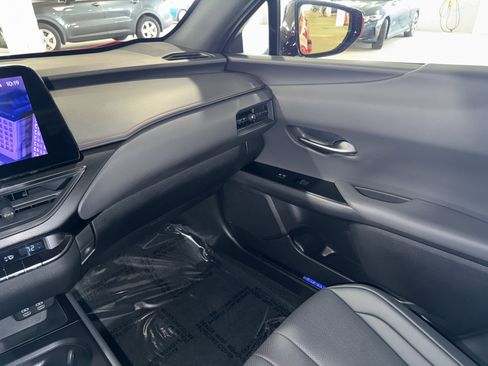 Used 2024 Lexus UX 250h F Sport image 30