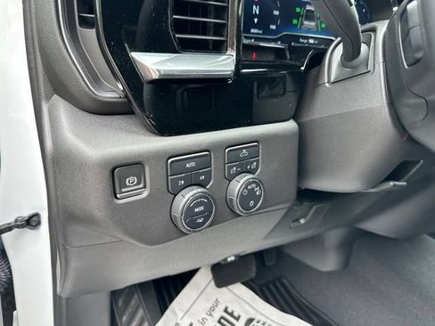 Used 2023 Chevrolet Silverado 1500 LT AWD/4WD image 18