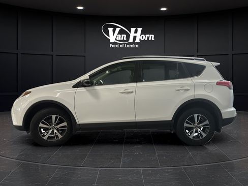 Used 2016 Toyota RAV4 XLE w/ Convenience Package AWD/4WD image 4