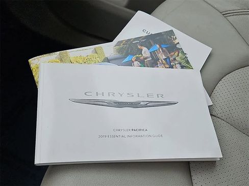 Used 2019 Chrysler Pacifica Touring-L Plus w/ Advanced Safetytec Group image 28