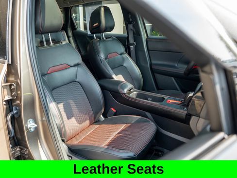 Used 2025 Nissan Kicks SR w/ SR Premium Package AWD/4WD image 9