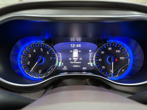 Used 2017 Chrysler Pacifica Touring-L Plus w/ Advanced Safetytec Group FWD image 24