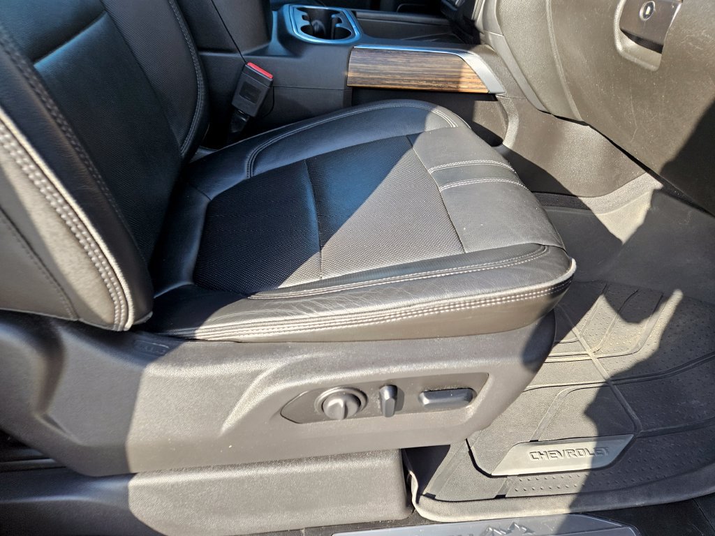 Used 2019 Chevrolet Silverado 1500 High Country w/ Technology Package AWD/4WD image 36