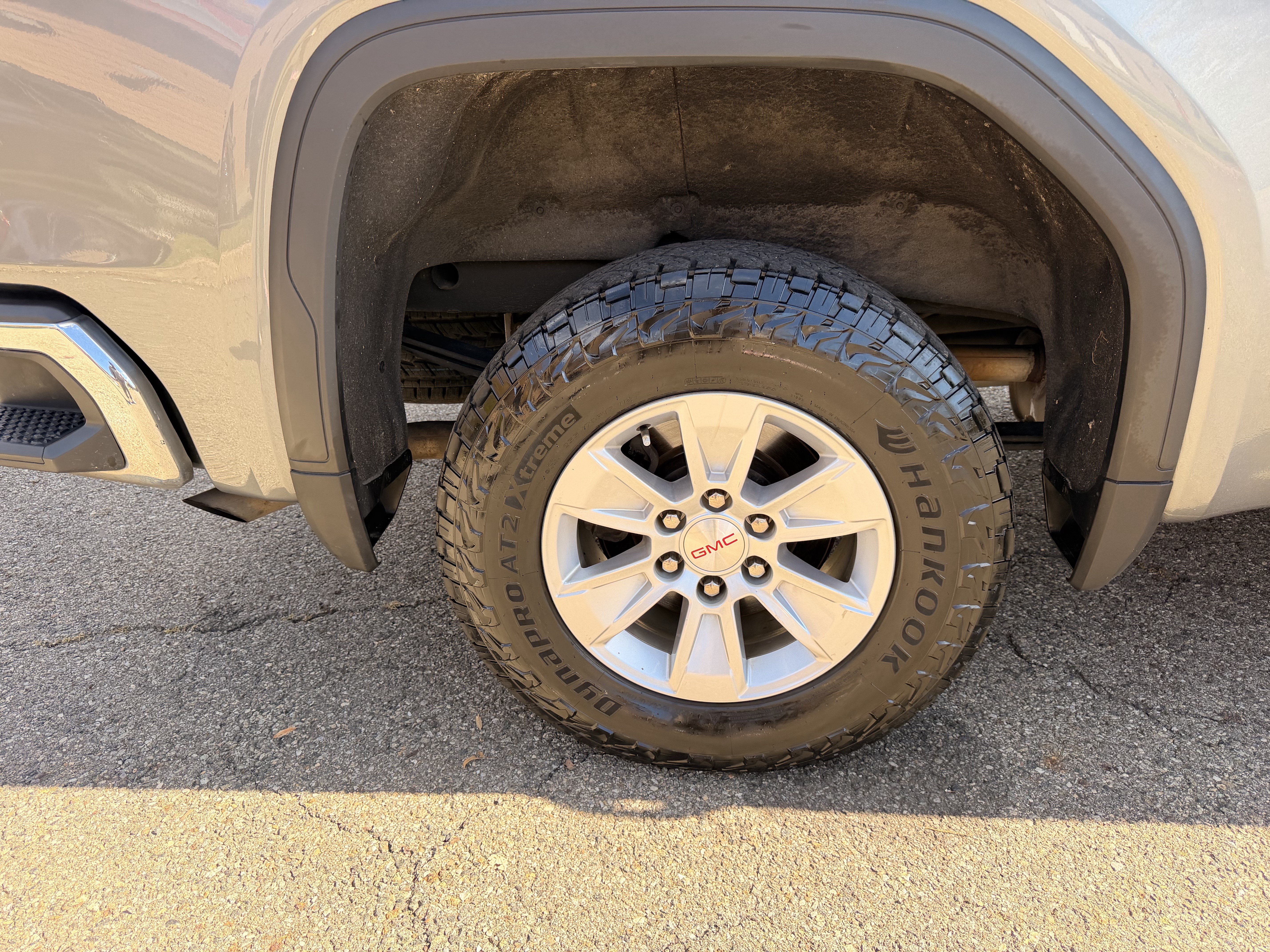 Used 2019 GMC Sierra 1500 SLE w/ SLE Value Package AWD/4WD image 9