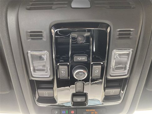 New 2026 Chevrolet Suburban Premier image 22