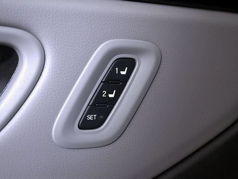 Used 2025 Honda Pilot EX-L image 18