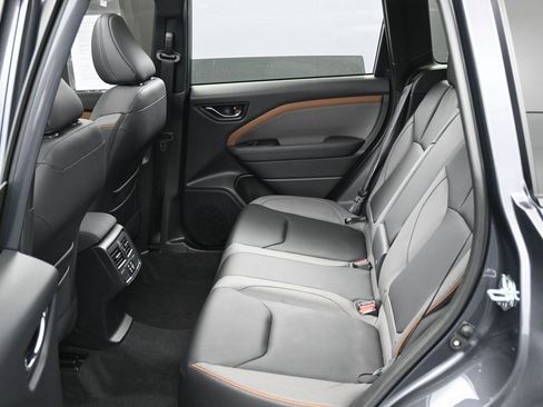 Used 2025 Subaru Forester Sport image 32