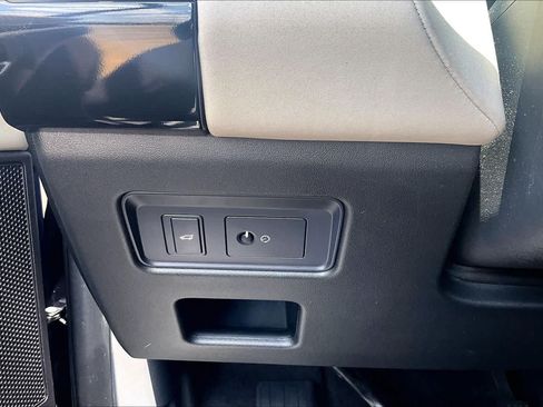 Used 2018 Land Rover Discovery SE AWD/4WD image 36